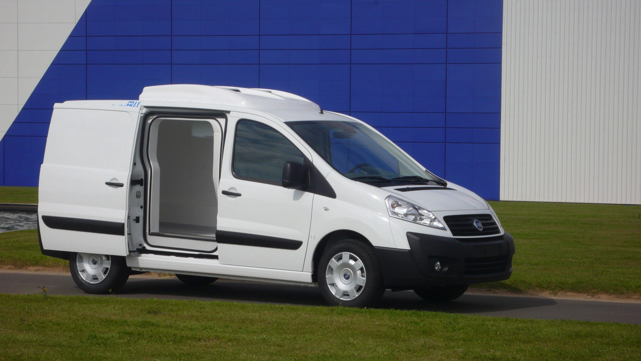 fiat_scudo_34_av_porte_laterale_ouverte2__099609700_1644_02122015-2